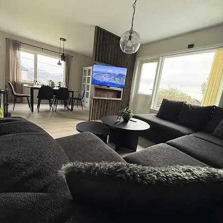 Nordlys Skaland Villa *